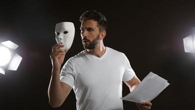 Casting attore di 30 a 40 anni di bella presenza ed espressività